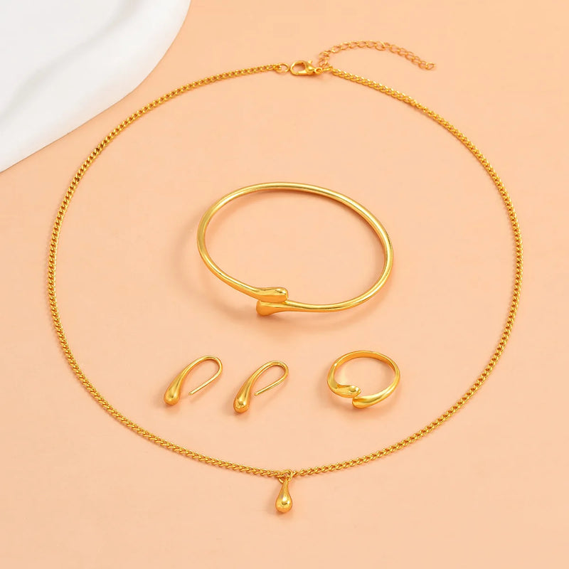 Kit Feminino 5 Peças Gota de Água em Liga Banhada a Ouro, Elegância Versátil para Festas e Presentes
