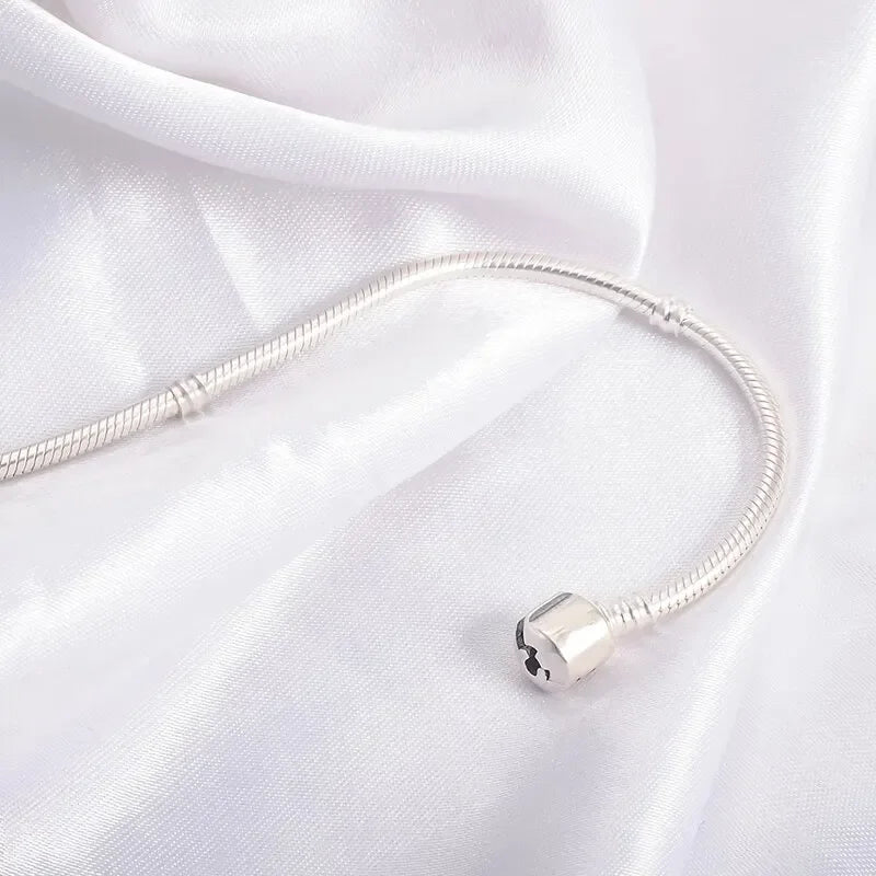 Pulseira Feminina em Prata 925 Modelo Osso de Cobra, Design Suave e Feito à Mão com Acabamento Premium